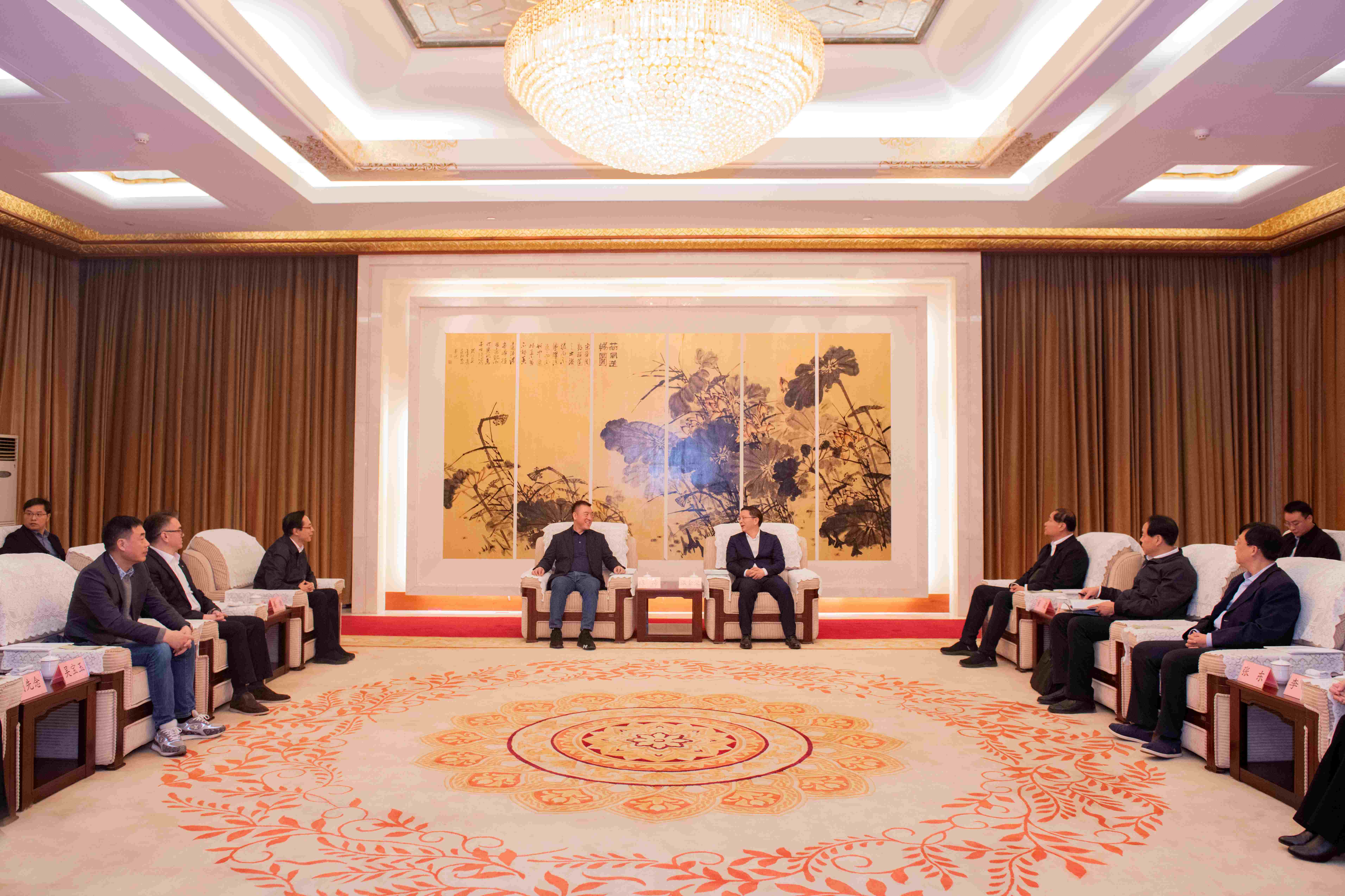 pp电子游戏平台科技董事长陈涛向导深圳市和惠州市企业家前往济宁市考察交流 